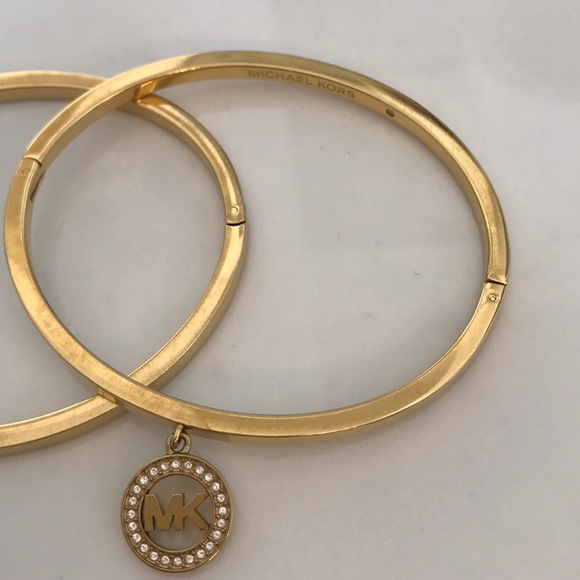 NEW ⭐️ Michael Kors Gold Logo Bracelet Set - Picture 4 of 5